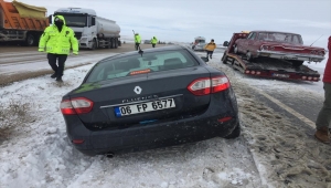 Keskin ilçesinde kar yağışı ve tipi hayatı olumsuz etkiliyor