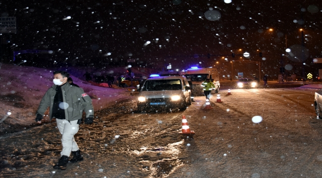 Kırıkkale'de otobüs ve iki ticari taksi çarpıştı: 1 ölü, 2 yaralı