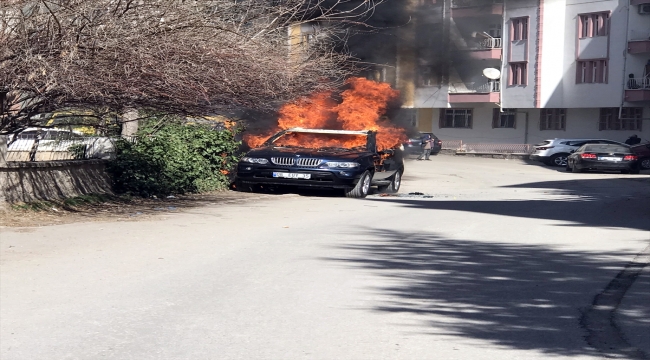Kırıkkale'de park halindeki cip yandı