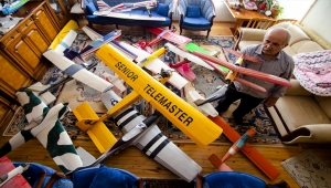 Model uçak tutkusu nedeniyle evinin bir odasını atölyeye dönüştürdü 