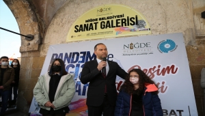 Niğde'de "Pandemi ile Değişen Dünyam" resim yarışmasında dereceye girenlere ödülleri verildi