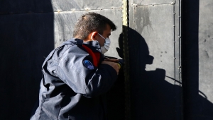 Okul bahçesinde bıçakla yaralanan çocuk, bahçenin kilitli kapısı kırılarak hastaneye ulaştırıldı