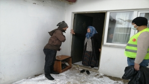 Saraykent'te ihtiyaç sahibi çocuklara mont ve bot desteği