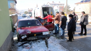 Şarkışla'da otomobil devrildi: 1 yaralı 