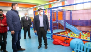 Şarkışla Kaymakamı Aktan, yüz yüze eğitim öncesi okullarda incelemelerde bulundu