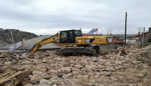 Seydişehir'de metruk binalar yıkılıyor