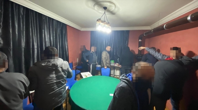 Sivas'ta evde kumar oynayan 11 kişiye 28 bin 734 lira ceza