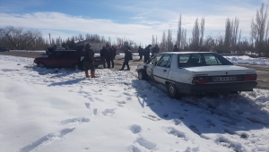 Sivas'ta trafik kazası: 3 yaralı 