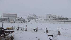 Yıldız Dağı Kayak Merkezi'nde kar kalınlığı 60 santimetreye ulaştı 
