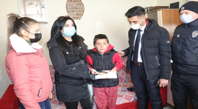 Yozgat'ta 5'inci sınıf öğrencisinin CİMER'den istediği tableti polisler aldı