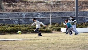 İç Anadolu'da kısıtlamanın olmadığı ilk cumartesi cadde ve meydanlarda hareketlilik yaşanıyor