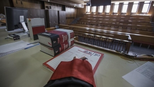 Kayseri'de balkondan düşerek ölen kadının kocasının yargılanmasına devam edildi