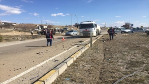 Kırıkkale'de iki otomobil çarpıştı: 4 yaralı