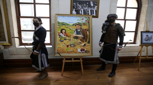 Sivas'ta Aşık Veysel'in ölüm yıl dönümü dolayısıyla fotoğraf ve resim sergisi 