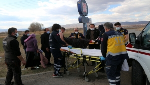 Sivas'ta devrilen otomobildeki 7 kişi yaralandı