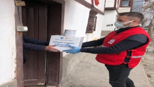 Türk Kızılay, Beypazarı'nda yaklaşık 100 kişiye gıda kolisi dağıttı