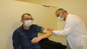 Yozgat'ta 60 yaş ve üzeri vatandaşlar ile eşlerinin yanı sıra risk grubundakiler aşılanmaya başlandı