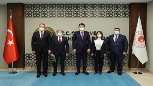 AK Partili Emine Nur Günay, ilçe belediye başkanlarıyla Çevre ve Şehircilik Bakanı Kurum'u ziyaret etti