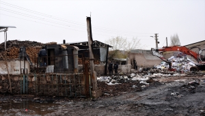 Aksaray'da geri dönüşüm deposunda çıkan yangın söndürüldü