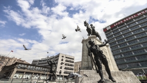 Ankara'da kısıtlama nedeniyle sokaklar boş kaldı