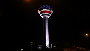 Atakule'ye "polis çakarı" ışıklandırması
