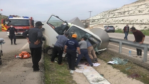 Beypazarı'nda devrilen süt taşıma aracının sürücüsü yaralandı