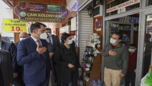 Çevre ve Şehircilik Bakanı Kurum, Kızılcahamam'da iş yerlerinin yandığı alanda incelemede bulundu: