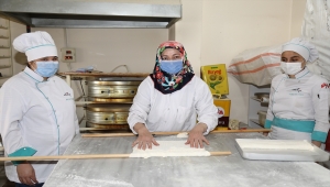Çubuk'ta baklavacılar "tam kapanma" günlerinde siparişleri evlere teslim edecek