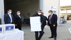 Çubuk'ta muhtarlara yardım kolisi dağıtıldı 