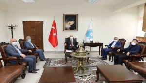 Eğitim-Bir-Sen Genel Sekreteri Latif Selvi, Prof. Dr. Kar'ı ziyaret etti