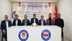 Eskişehir'de Eğitim Bir-Sen'den bazı emekli amirallerin açıklamasına tepki