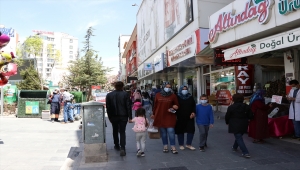 İç Anadolu'da "tam kapanma" öncesi alışveriş yoğunluğu görülüyor