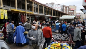 İç Anadolu'da "tam kapanma" öncesi yollarda ve kent merkezlerinde hareketlilik arttı