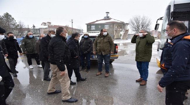 Karaman'da kar ve tipi nedeniyle mahsur kalan tarım işçileri kurtarıldı