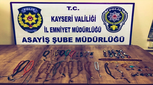 Kayseri'de 65 bin lira değerinde gümüş takı ve tespih çaldığı iddia edilen zanlı yakalandı