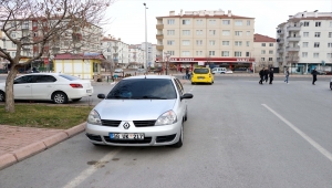 Kayseri'de atık kağıt toplayan çocuk otomobilin çarpması sonucu yaralandı