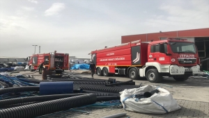 Kayseri'de plastik boru fabrikasında çıkan yangın söndürüldü