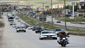 "Kilit kavşak" Kırıkkale'de "tam kapanma" öncesi yoğunluk sürüyor