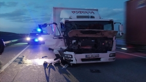 Kırıkkale'de kamyon ve kamyonet çarpıştı: 1 ölü, 4 yaralı