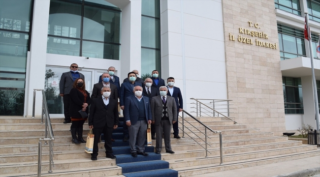 Kırşehir İl Özel İdaresinden emekli personellere teşekkür plaketi