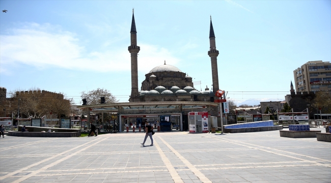 Kırşehir, Kayseri ve Sivas'ta sokağa çıkma kısıtlaması nedeniyle sessizlik hakim