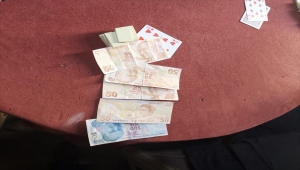 Konya'da evden kumarhaneye dönüştürülen mekana yapılan baskında 12 kişiye 56 bin lira ceza kesildi