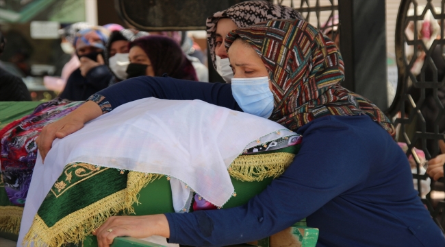 Konya'da motosikletin çarpması sonucu yaşamını yitiren kadın ve torununun cenazesi defnedildi
