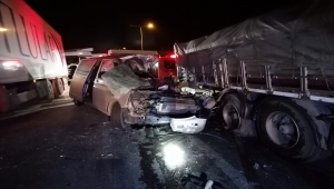 Konya'da tıra çarpan minibüsün sürücüsü öldü