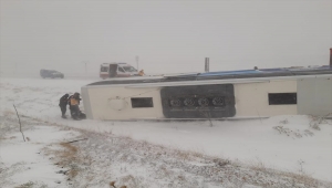 Konya'da yolcu otobüsü devrildi: 1'i ağır 6 yaralı
