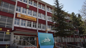 Meslek lisesinin mobilya atölyesi Kovid-19 sürecinde de çalıştı