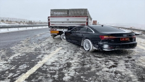 Niğde-Adana Otoyolu'ndaki zincirleme trafik kazasında 5 kişi yaralandı