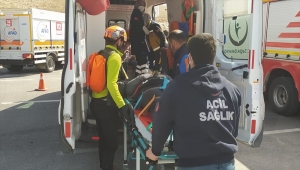 Niğde'de otomobille kamyon çarpıştı: 5 yaralı