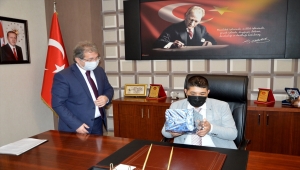 Otizmli Eren, İl Sağlık Müdürü Benli'nin koltuğuna oturdu 