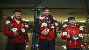Serbest Güreş Milli Takımı yurda döndü